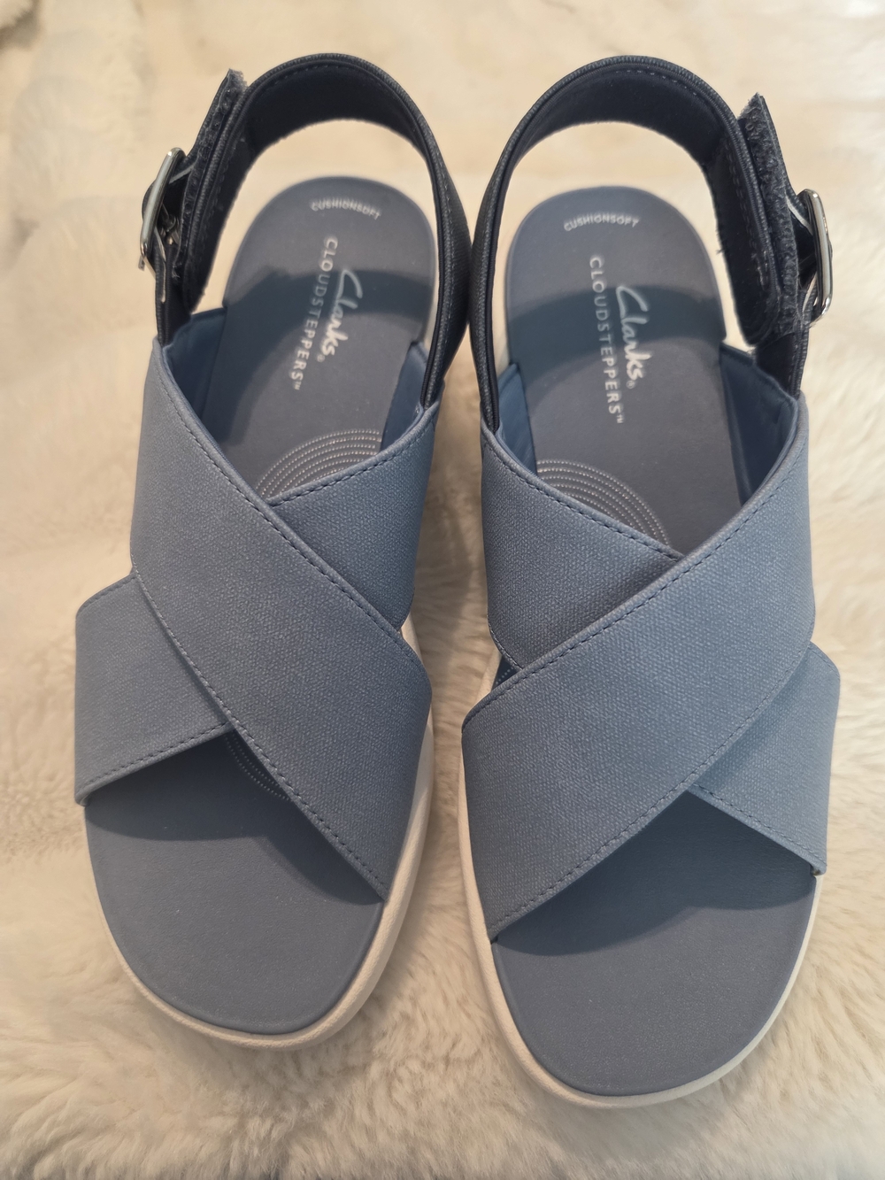 Clarks Women’s Light Blue Cloudsteppers Crossband Sandals